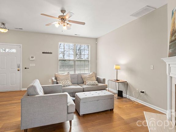 5th image of 514 Bent Leaf Ct