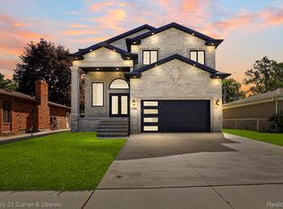 7086 Centralia St, Dearborn Heights, MI 48127