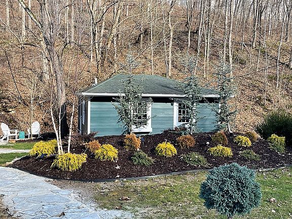 Extensive landscaping