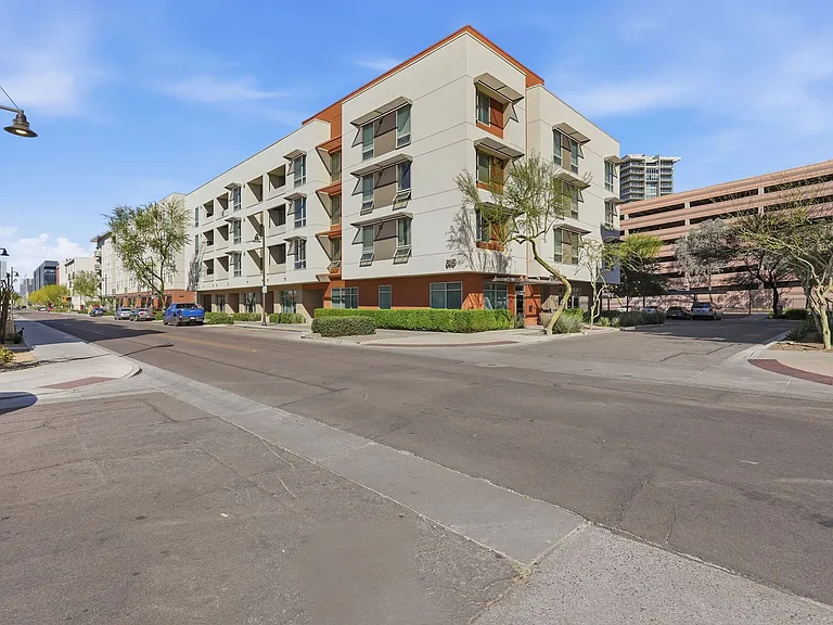 Elevate Your Urban Experience! Move in before the end of the month and get 10 weeks FREE Rent! — Photo 51