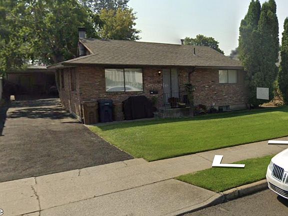 Carport in rear of property (no alley)