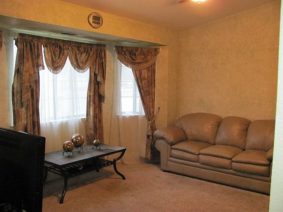 3rd image of 2337 Knowlwood Dr