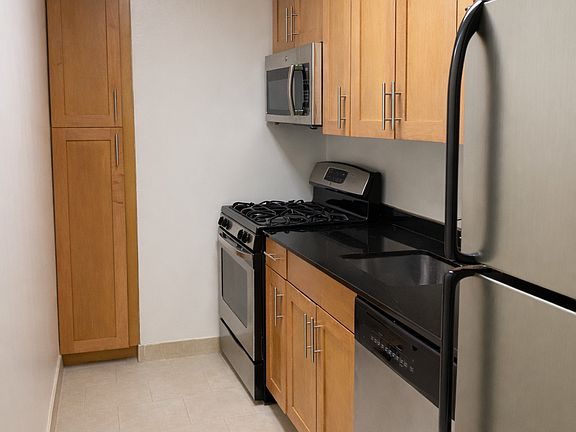5th image of 300 E 34th St APT 20k