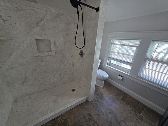 5th image of 3044 James Ave S APT 4