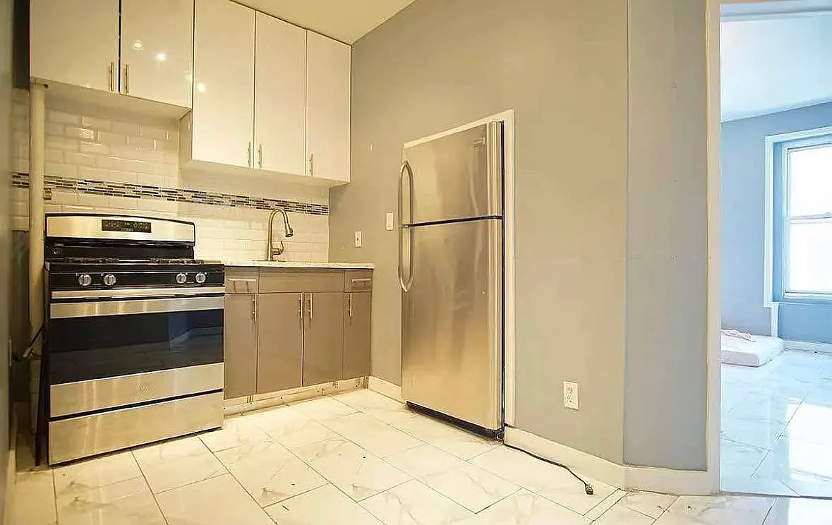 Building Photo - 914 Gates Ave #1C