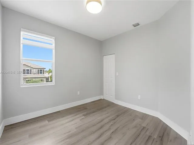 4107 NE 20th St — Photo 20
