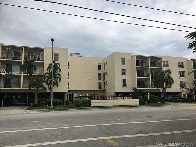 1st image of 555 NE 123rd St APT 306