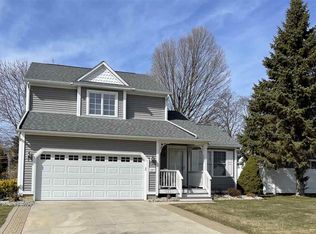 207 N Howard St, Fenton, MI 48430