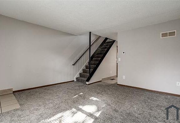 4th image of 2600 Delavan Ave
