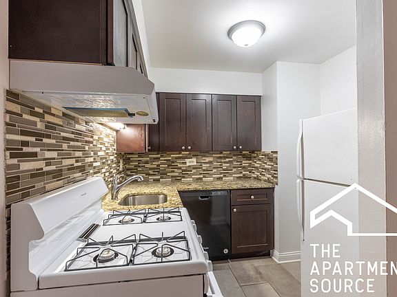 3rd image of 3710 N Pine Grove Ave APT 312