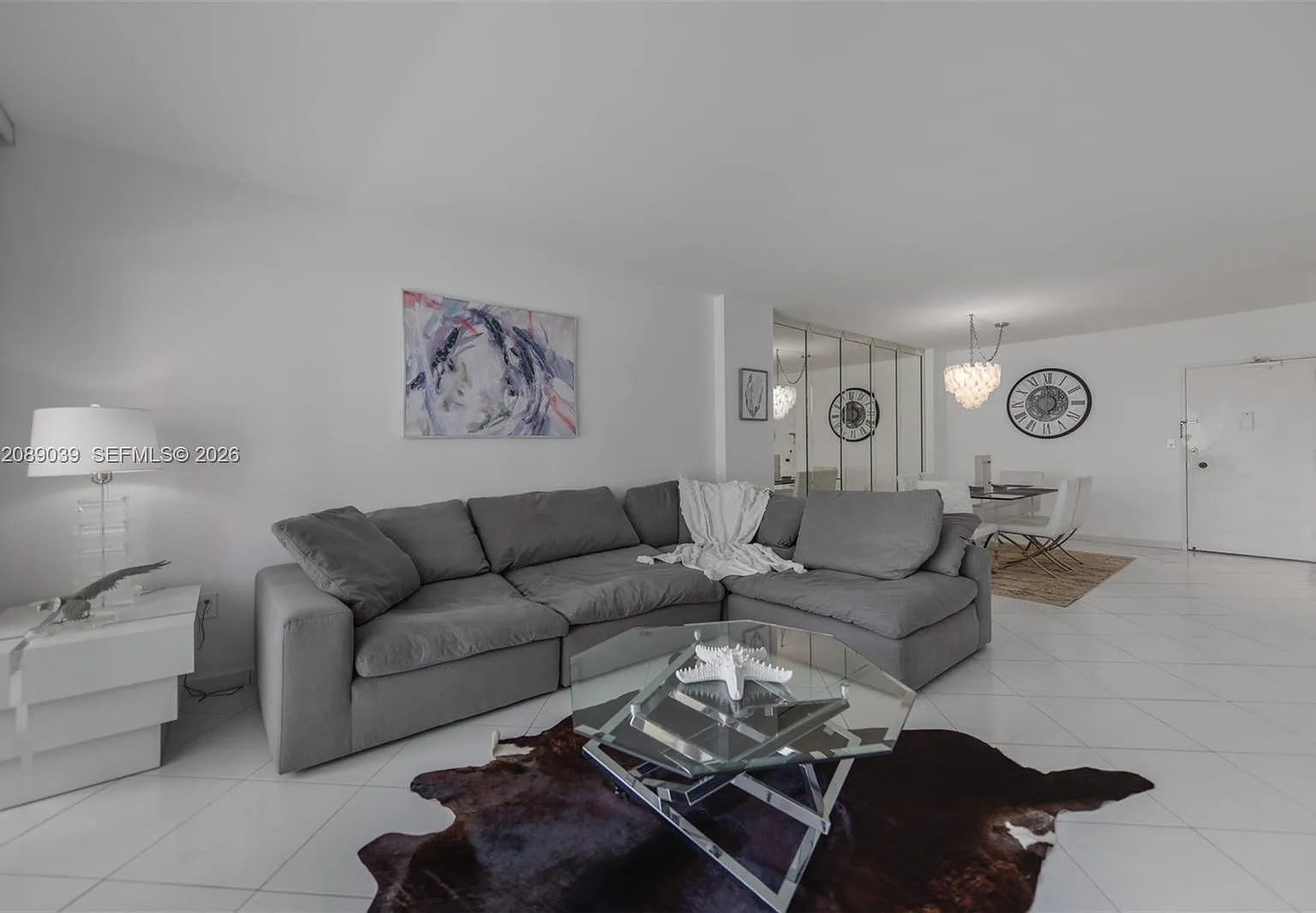 Hemispheres Condo — Photo 2