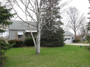 1424 N Genesee Rd, Burton, MI 48509