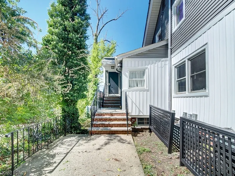2 bed, 1.0 bath, $3,250 — Photo 3