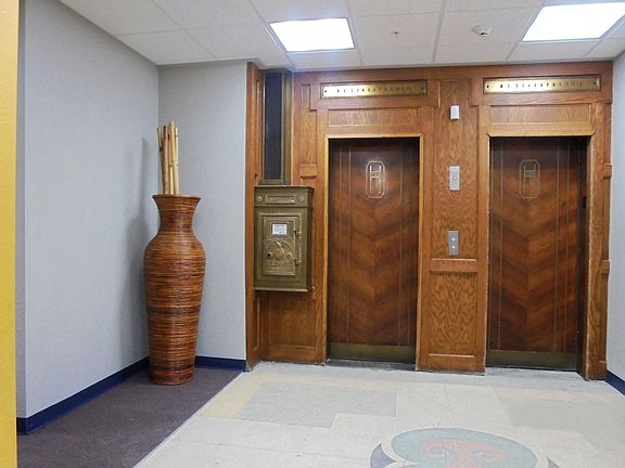 3rd image of 120 W Lasalle Ave #3205676