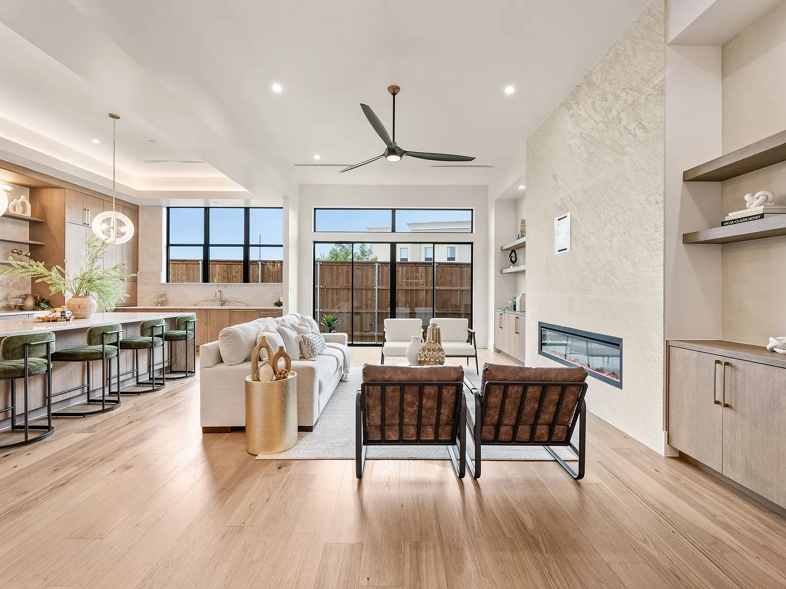 3 bed, 3.5 bath, 3315 sqft, $10,000 — Photo 1