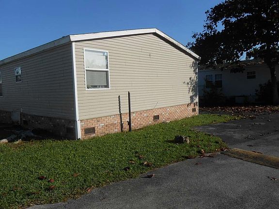 4th image of 220 NE 12th Ave Lot 115