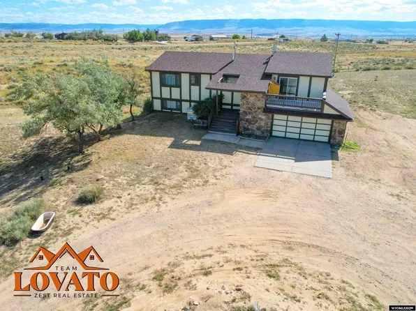 8635 Quartz Cir, Evansville, WY 82636