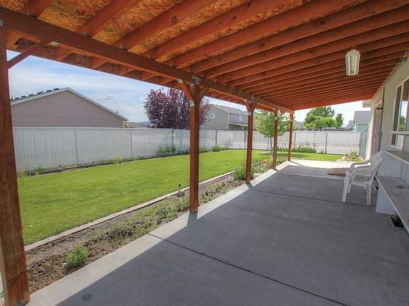 5th image of 9420 Palomino Dr
