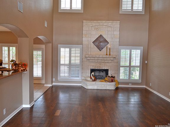 2nd image of 35 INWOOD HEIGHTS DR