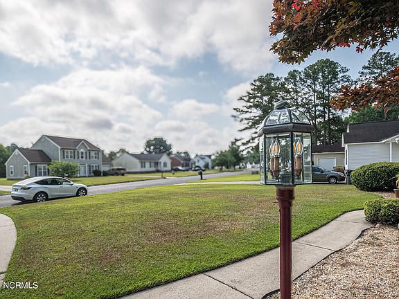 4th image of 1104 Pamela Drive