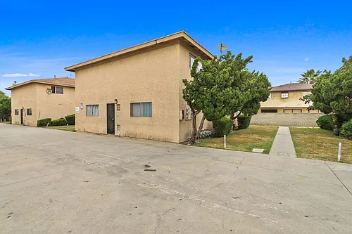 610 N Pasadena Avenue Photo 1