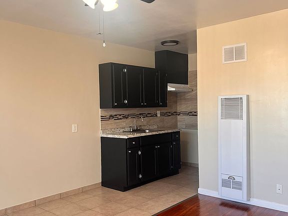 5th image of 2730 Randolph St APT 231