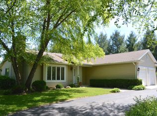 W6074 Brick Church Rd, Walworth, WI 53184