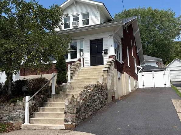7 E Plainfield Ave, Pen Argyl, PA 18072