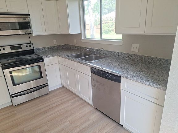 4th image of 2411 Farriers Bend Dr