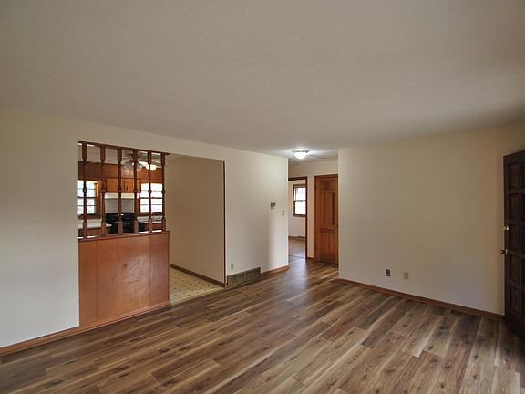 5th image of 4407 S Canterbury Pl