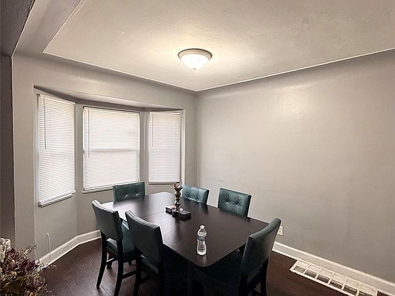 4th image of 15891 Murray Hill St
