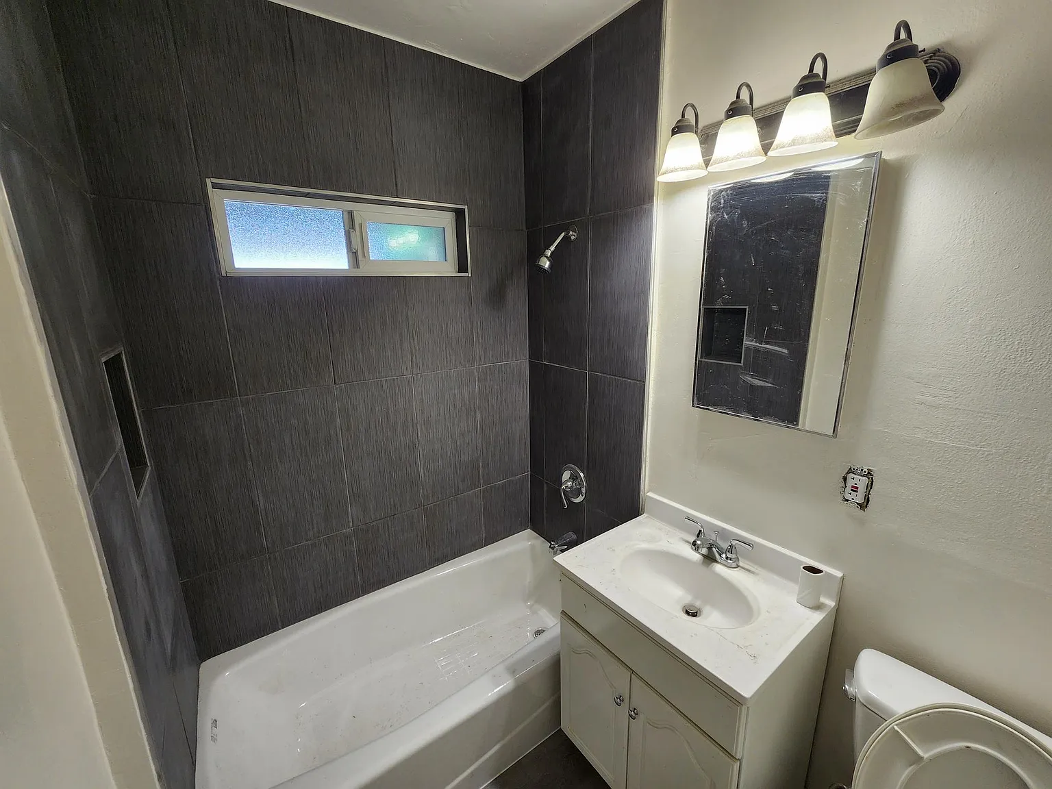 16811 Lakewood Blvd — Photo 3