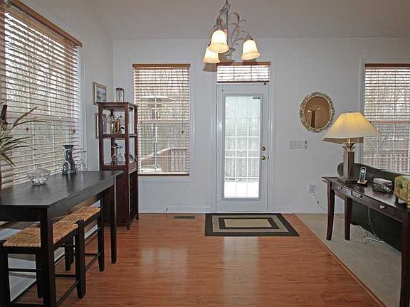 4th image of 8503 Vine Maple Way