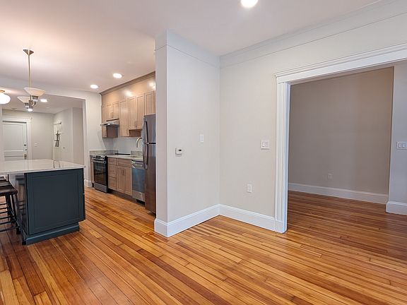 5th image of 30 Hewlett St APT 1