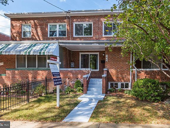 2nd image of 1034 Crittenden St NE