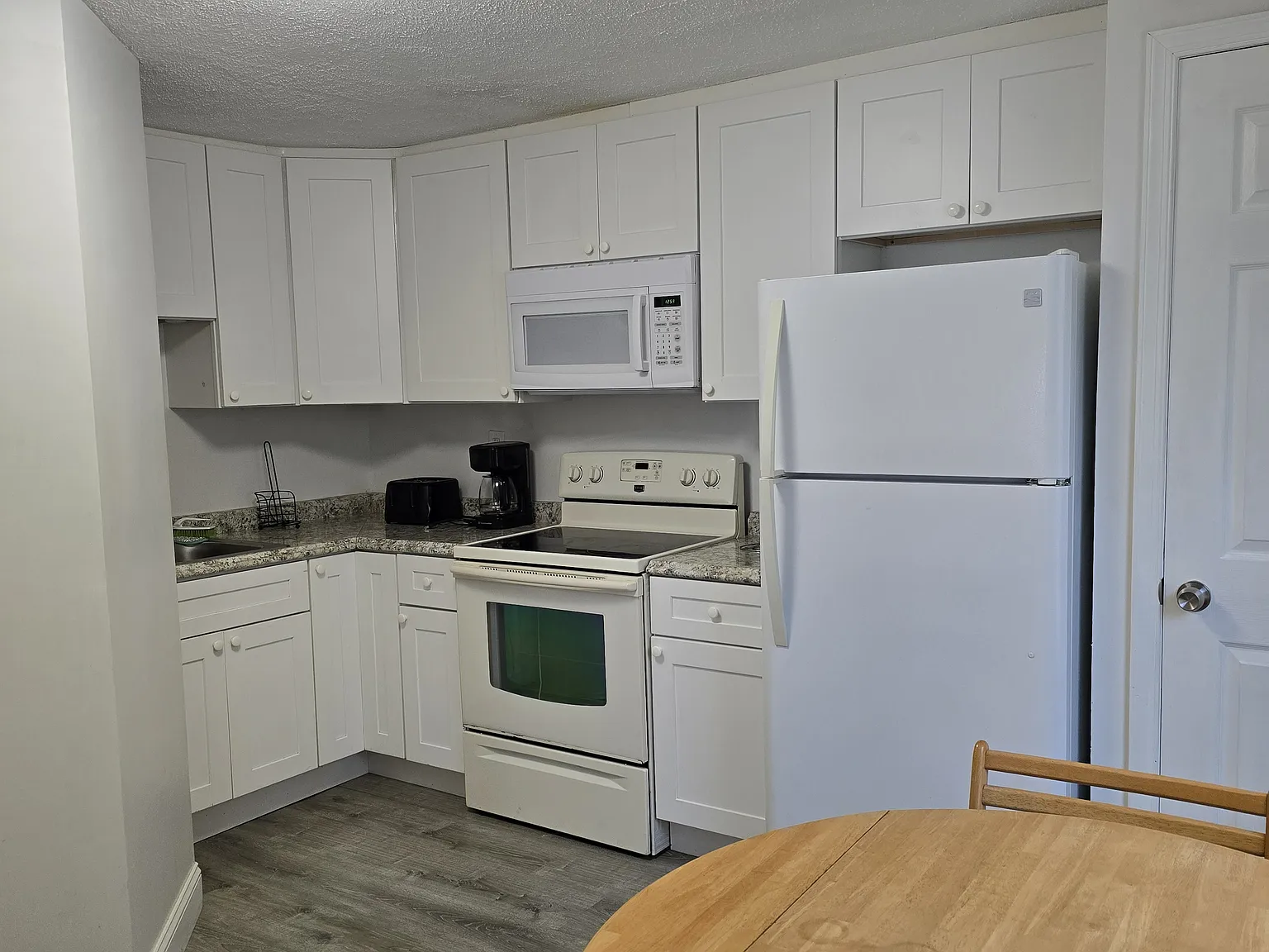 1 bed, 400 sqft, $1,300 — Photo 3
