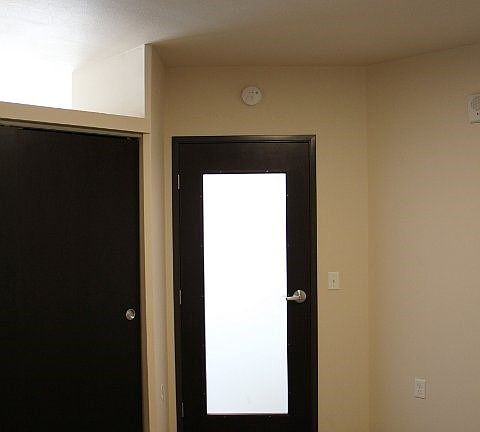 4th image of 822 E Washington Ave #604