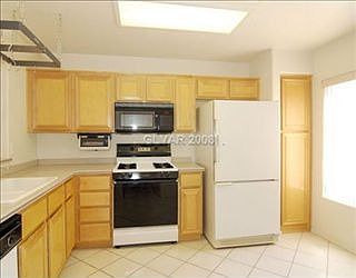 4th image of 2721 Valley Downs Dr