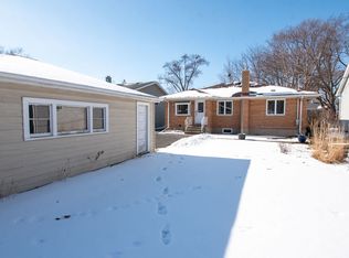 131 S Lodge Ln, Lombard, IL 60148