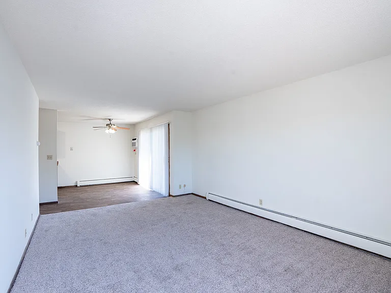 Eagan, MN Glen Pond Apartments | Living