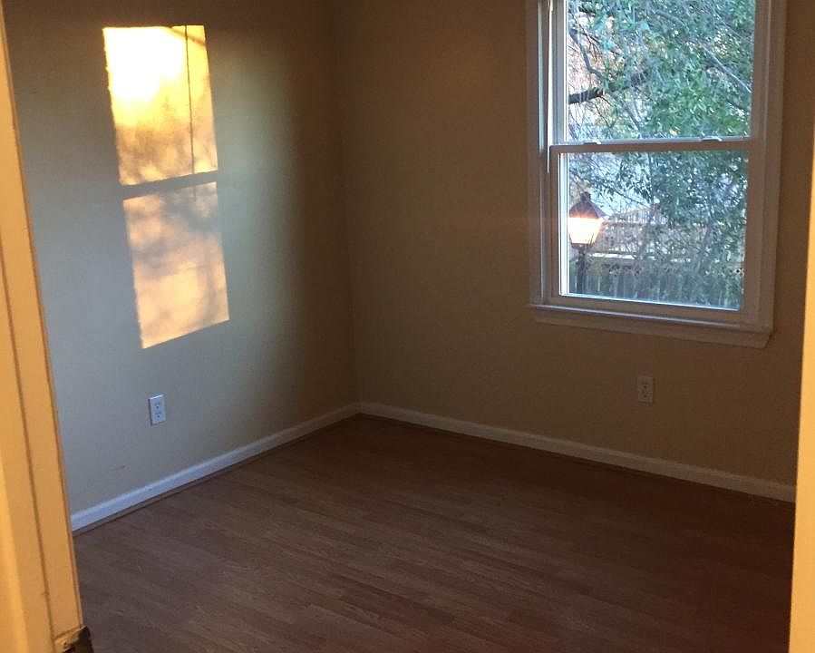 1st image of 1918 Darnell Dr