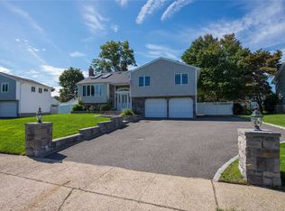 42 Harvest Ln, Commack, NY 11725