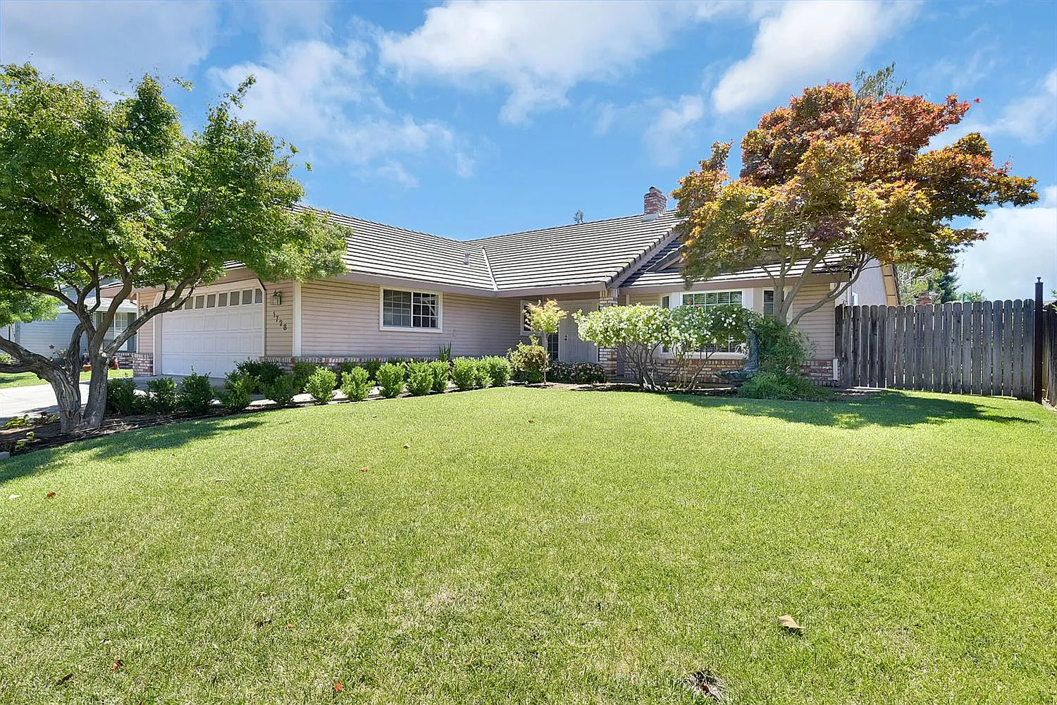 1728 Corsica Dr photo 1