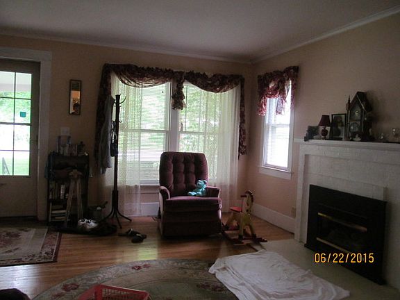 5th image of 28 Waverly St