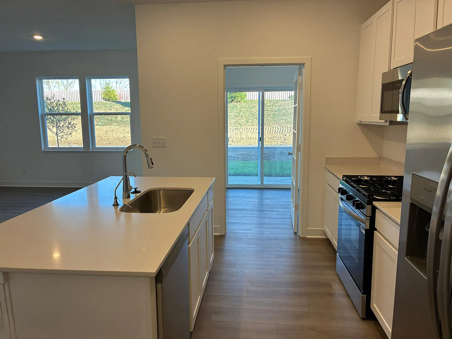 3 bed, 1793 sqft, $2,395 — Photo 4