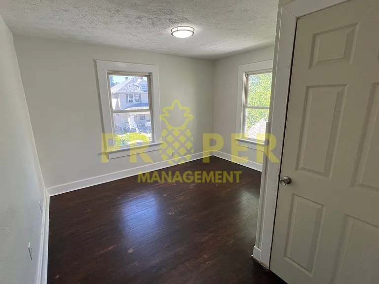 39 E Maplewood Ave — Photo 10