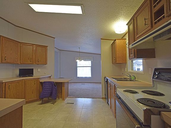 5th image of 616 Crest Ln