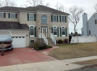 12 Forest View Dr, Bayville, NJ 08721