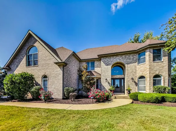 10N900 Williamsburg Dr, Elgin, IL 60124