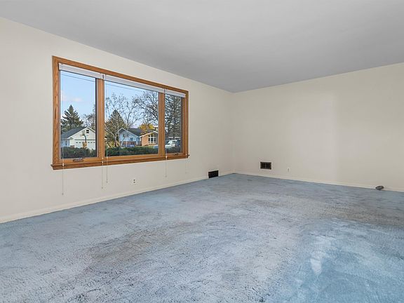 3rd image of 1605 Oakridge Ave